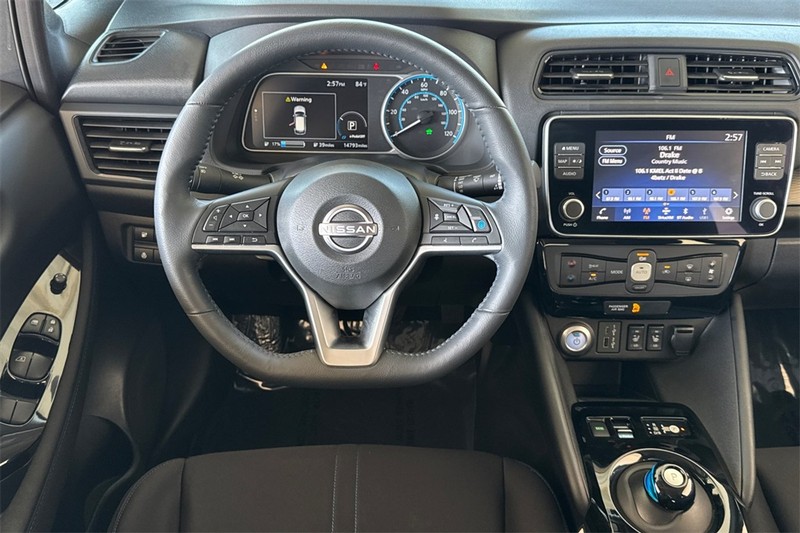 Nissan LEAF Vehicle Full-screen Gallery Image 14