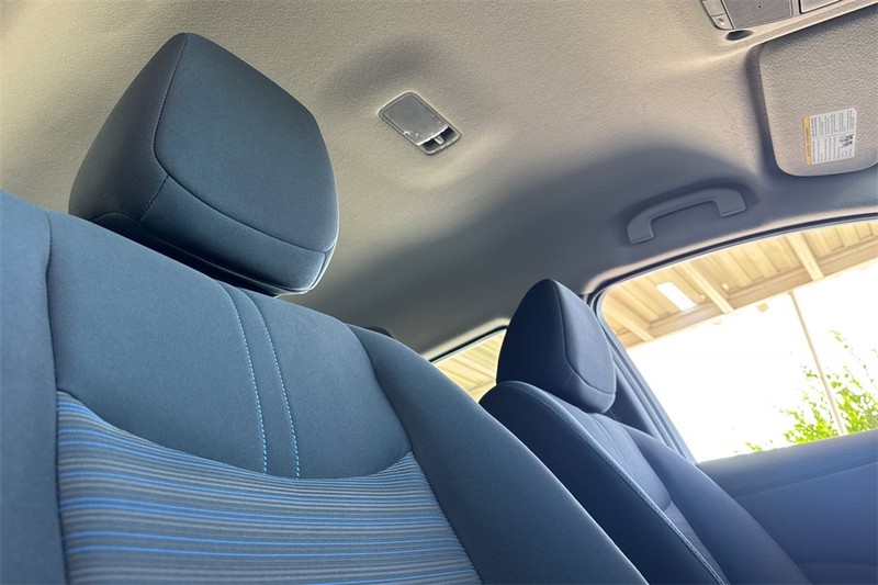 Nissan LEAF Vehicle Full-screen Gallery Image 16