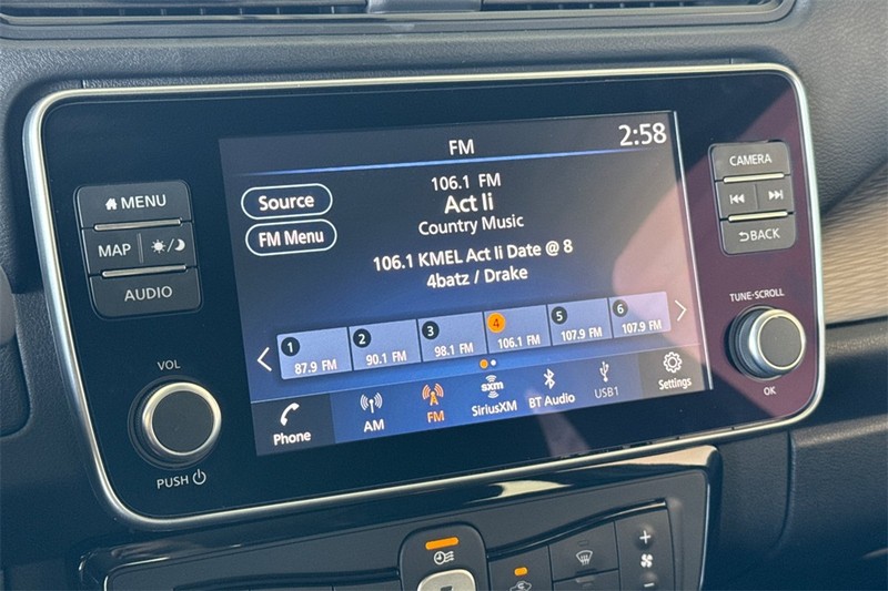 Nissan LEAF Vehicle Full-screen Gallery Image 17