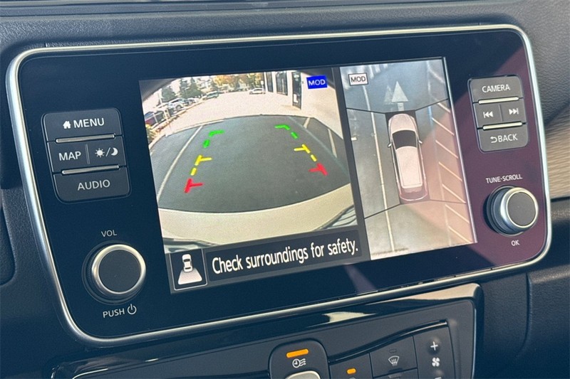 Nissan LEAF Vehicle Full-screen Gallery Image 19