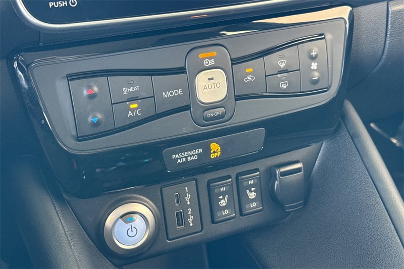 Nissan LEAF Vehicle Full-screen Gallery Image 20