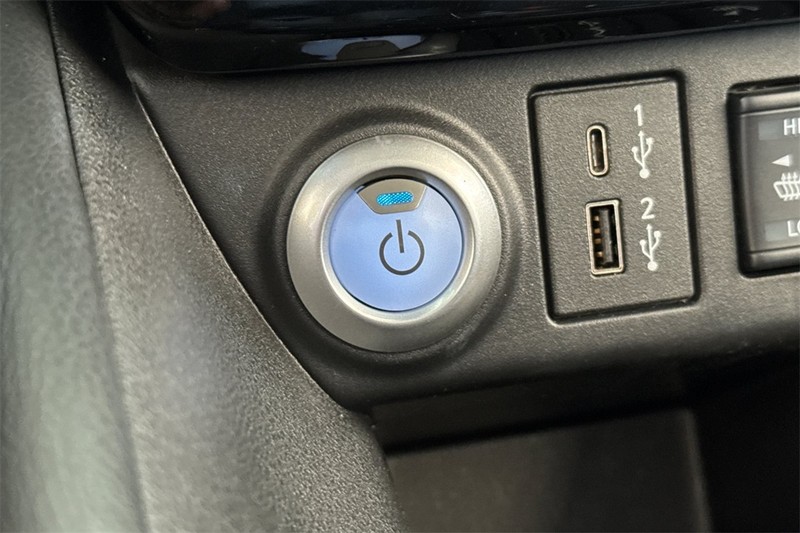 Nissan LEAF Vehicle Full-screen Gallery Image 22