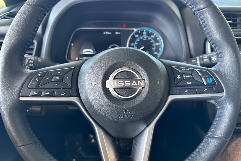 Nissan LEAF Vehicle Full-screen Gallery Image 23