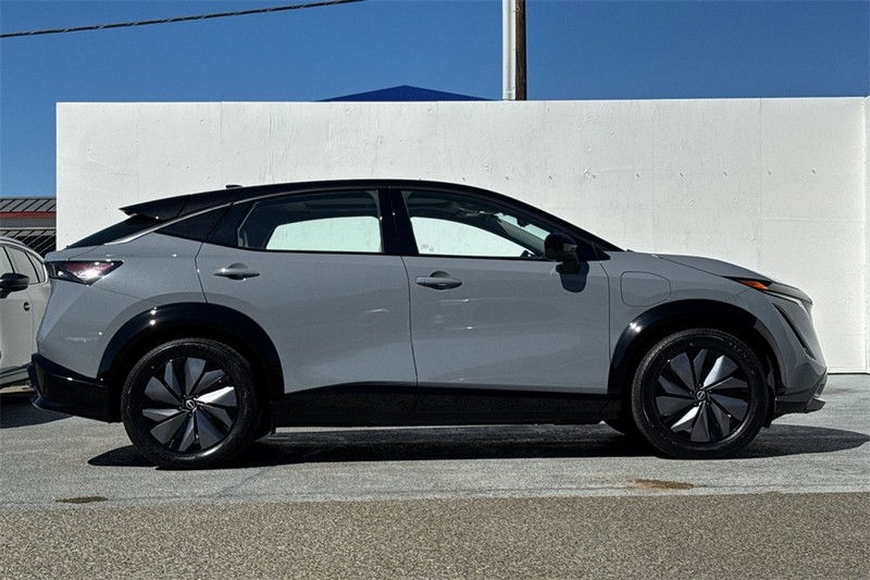 Nissan ARIYA Vehicle Full-screen Gallery Image 03