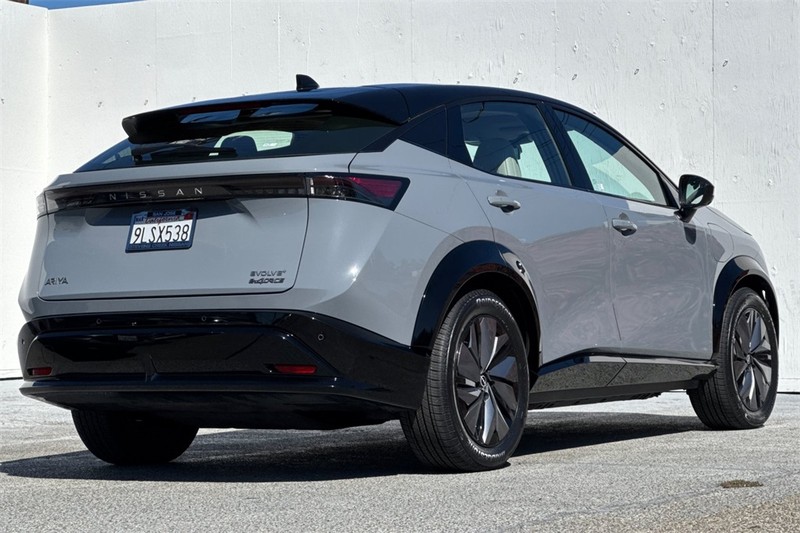 Nissan ARIYA Vehicle Full-screen Gallery Image 04