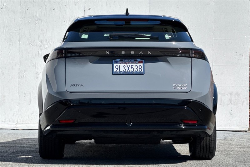 Nissan ARIYA Vehicle Full-screen Gallery Image 05