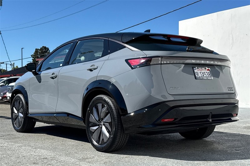 Nissan ARIYA Vehicle Full-screen Gallery Image 06