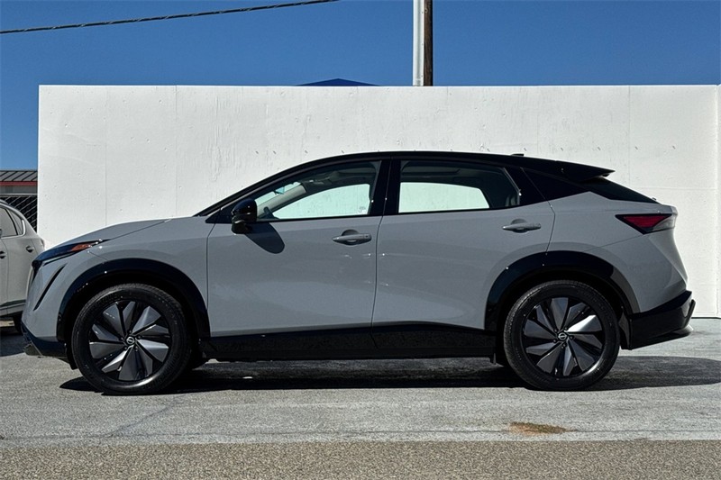 Nissan ARIYA Vehicle Full-screen Gallery Image 07