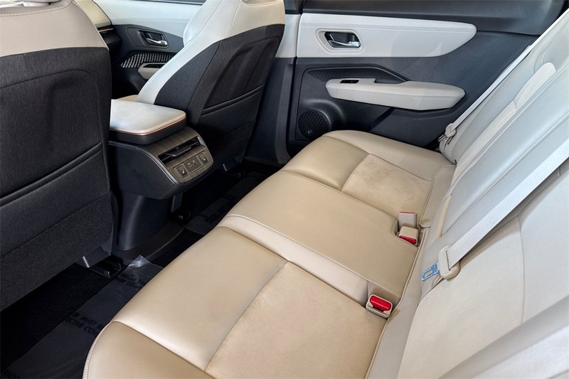 Nissan ARIYA Vehicle Full-screen Gallery Image 12