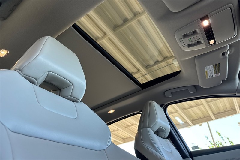 Nissan ARIYA Vehicle Full-screen Gallery Image 16