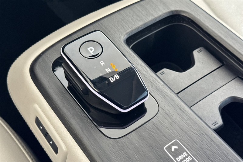 Nissan ARIYA Vehicle Full-screen Gallery Image 21