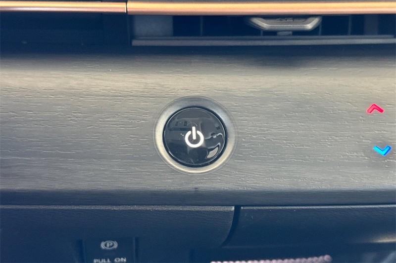 Nissan ARIYA Vehicle Full-screen Gallery Image 22