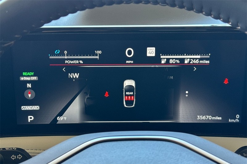 Nissan ARIYA Vehicle Full-screen Gallery Image 24