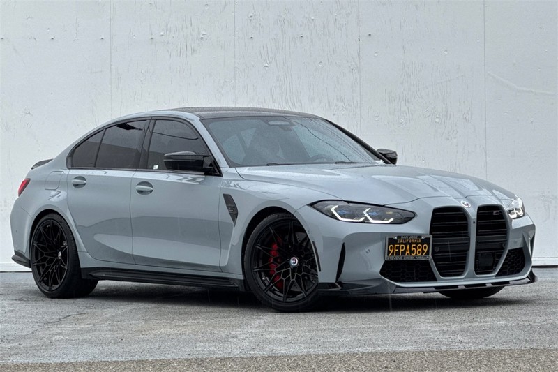 BMW M3 Vehicle Full-screen Gallery Image 02