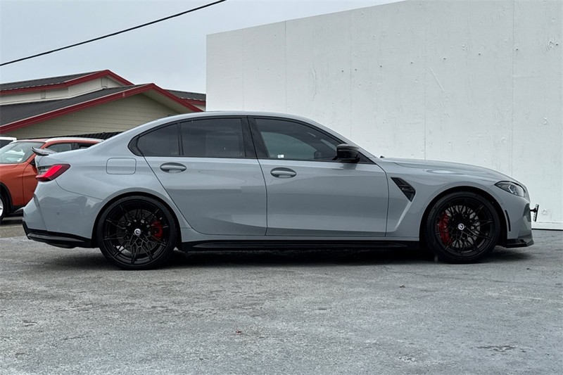 BMW M3 Vehicle Full-screen Gallery Image 03