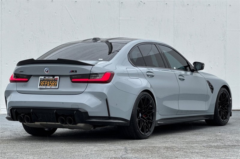 BMW M3 Vehicle Full-screen Gallery Image 04