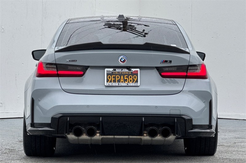 BMW M3 Vehicle Full-screen Gallery Image 05