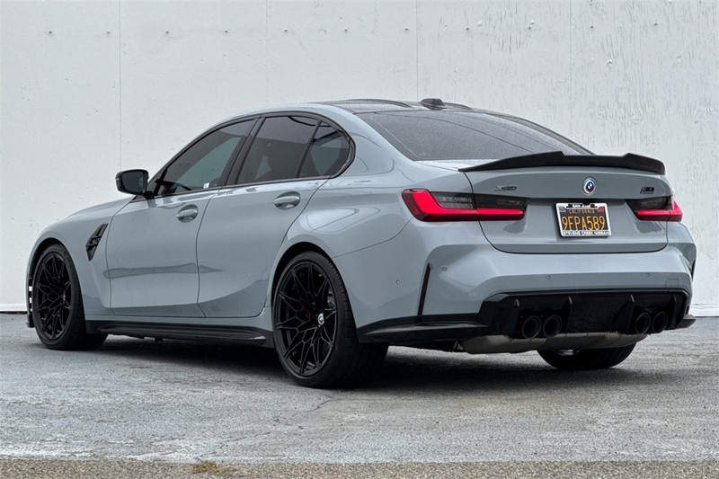 BMW M3 Vehicle Full-screen Gallery Image 06