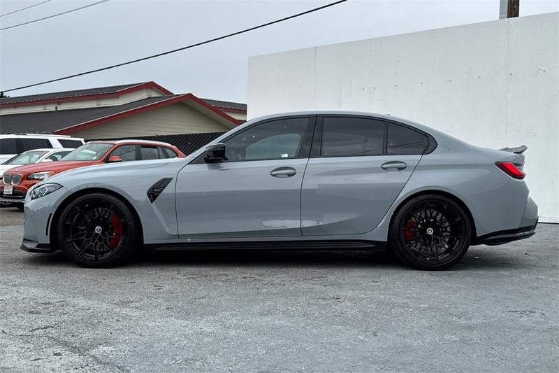 BMW M3 Vehicle Full-screen Gallery Image 07