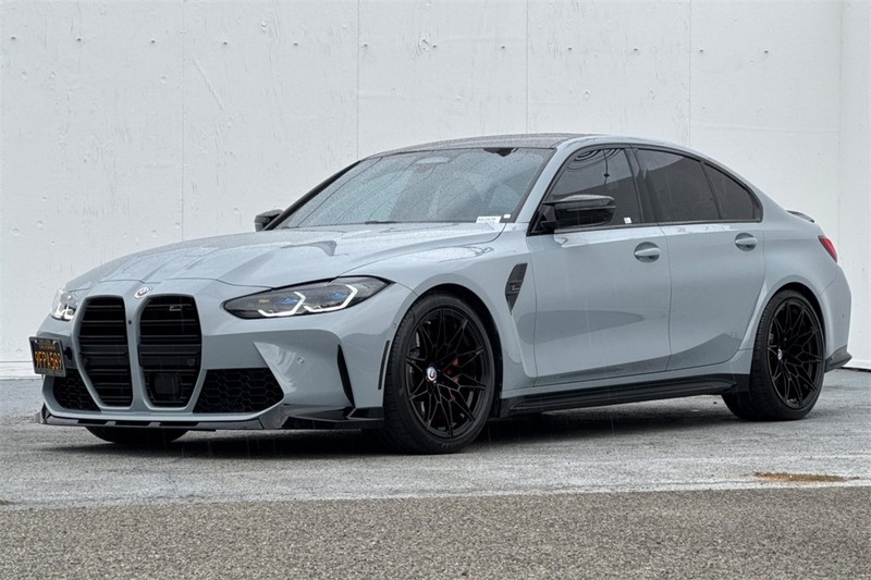 BMW M3 Vehicle Full-screen Gallery Image 08