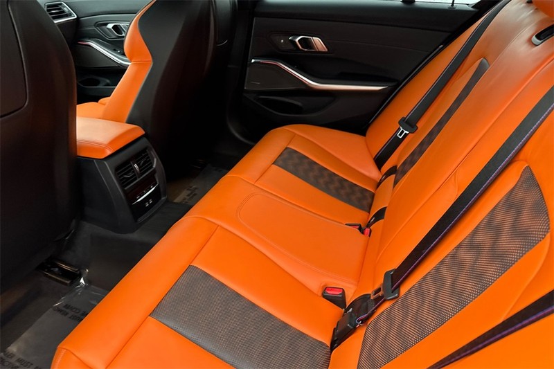 BMW M3 Vehicle Full-screen Gallery Image 12