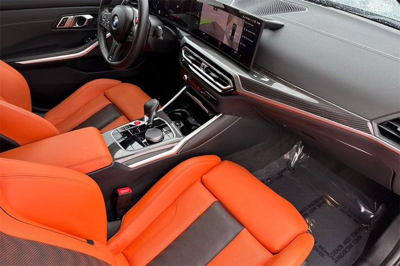 BMW M3 Vehicle Full-screen Gallery Image 15