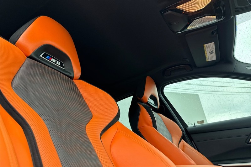 BMW M3 Vehicle Full-screen Gallery Image 16