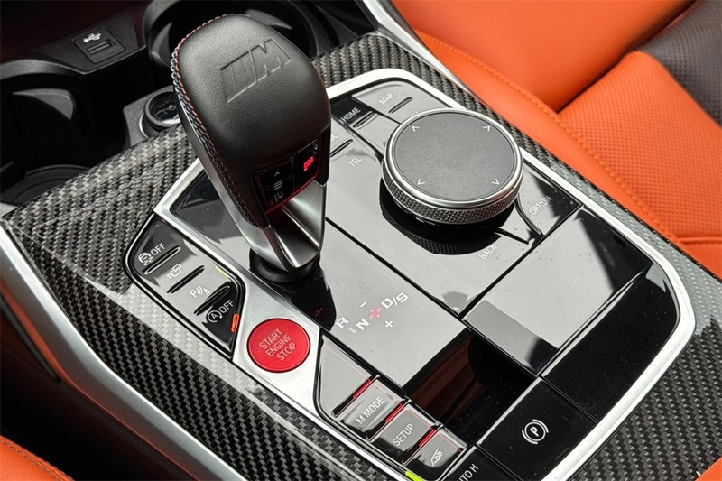 BMW M3 Vehicle Full-screen Gallery Image 21