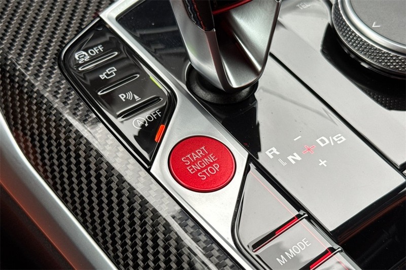 BMW M3 Vehicle Full-screen Gallery Image 22