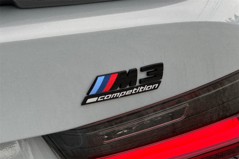 BMW M3 Vehicle Full-screen Gallery Image 27