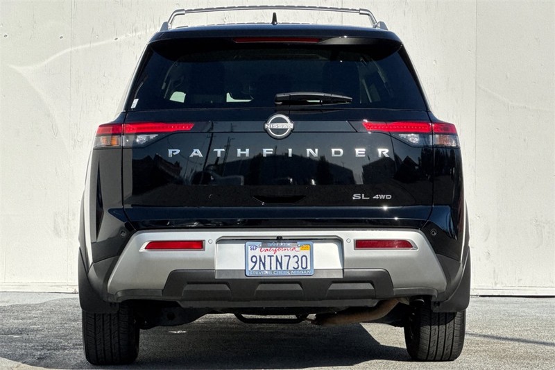 Nissan Pathfinder Vehicle Full-screen Gallery Image 05