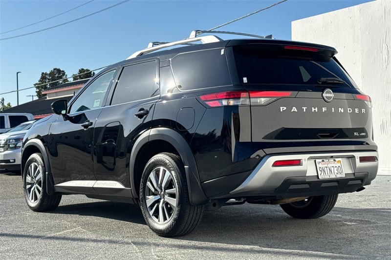 Nissan Pathfinder Vehicle Full-screen Gallery Image 06