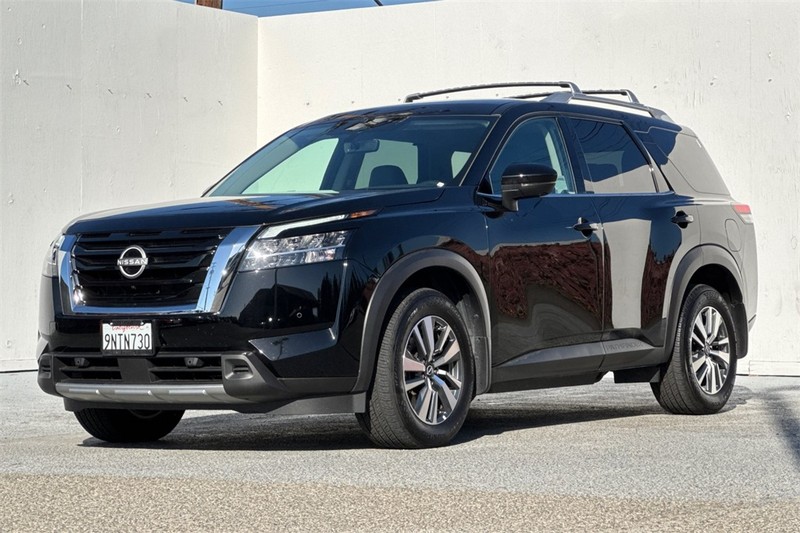 Nissan Pathfinder Vehicle Full-screen Gallery Image 08