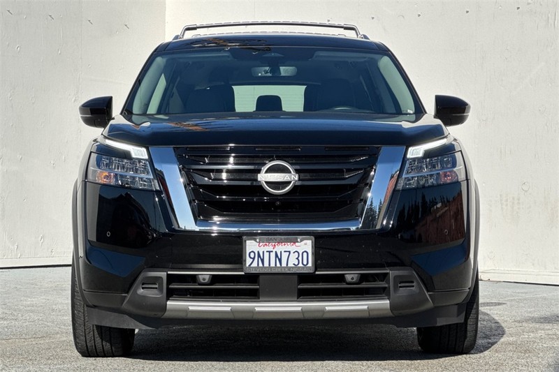 Nissan Pathfinder Vehicle Full-screen Gallery Image 09