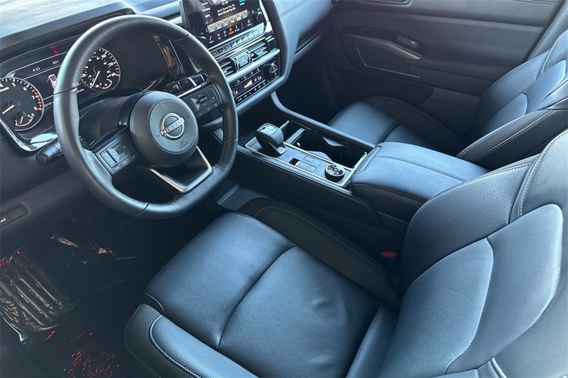 Nissan Pathfinder Vehicle Full-screen Gallery Image 10