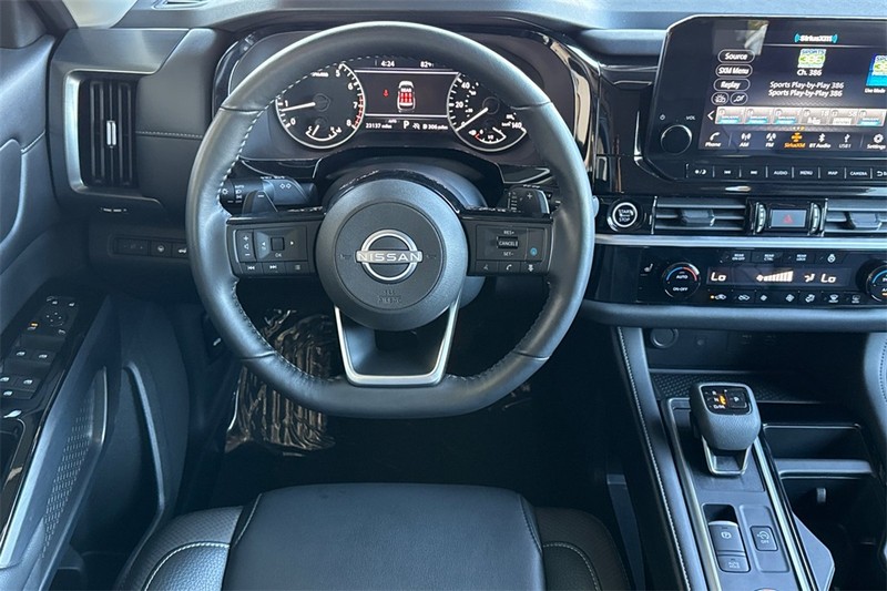 Nissan Pathfinder Vehicle Full-screen Gallery Image 14