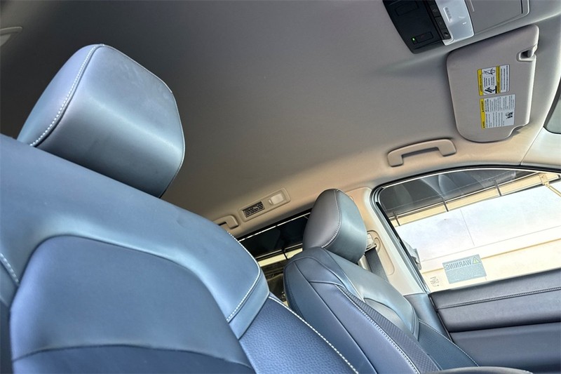 Nissan Pathfinder Vehicle Full-screen Gallery Image 16