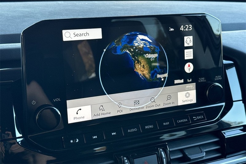 Nissan Pathfinder Vehicle Full-screen Gallery Image 18