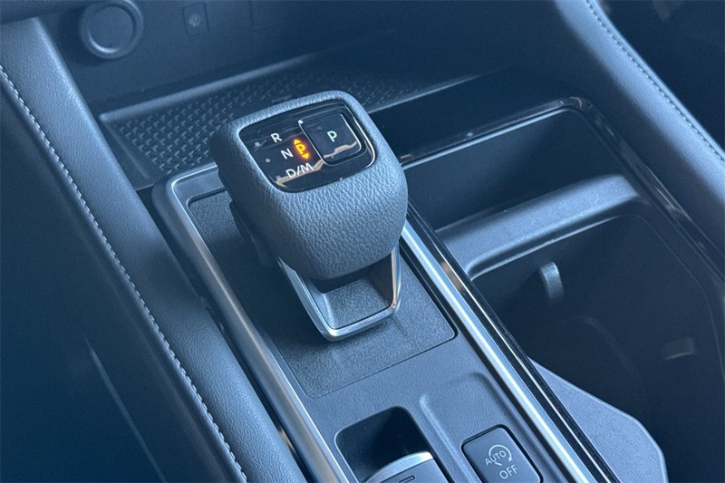 Nissan Pathfinder Vehicle Full-screen Gallery Image 21