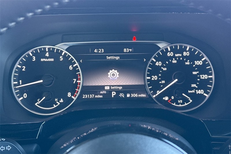 Nissan Pathfinder Vehicle Full-screen Gallery Image 24