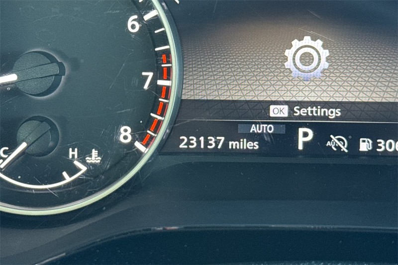 Nissan Pathfinder Vehicle Full-screen Gallery Image 25