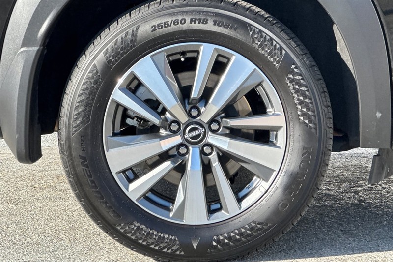 Nissan Pathfinder Vehicle Full-screen Gallery Image 26