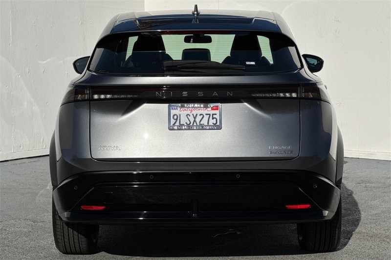 Nissan ARIYA Vehicle Full-screen Gallery Image 05