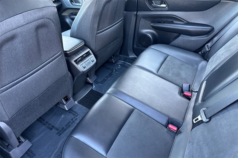 Nissan ARIYA Vehicle Full-screen Gallery Image 12