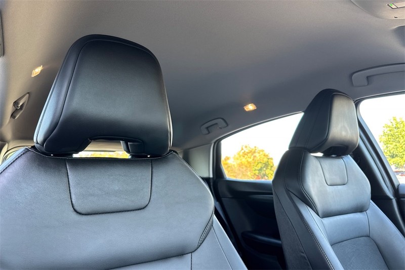 Nissan ARIYA Vehicle Full-screen Gallery Image 16