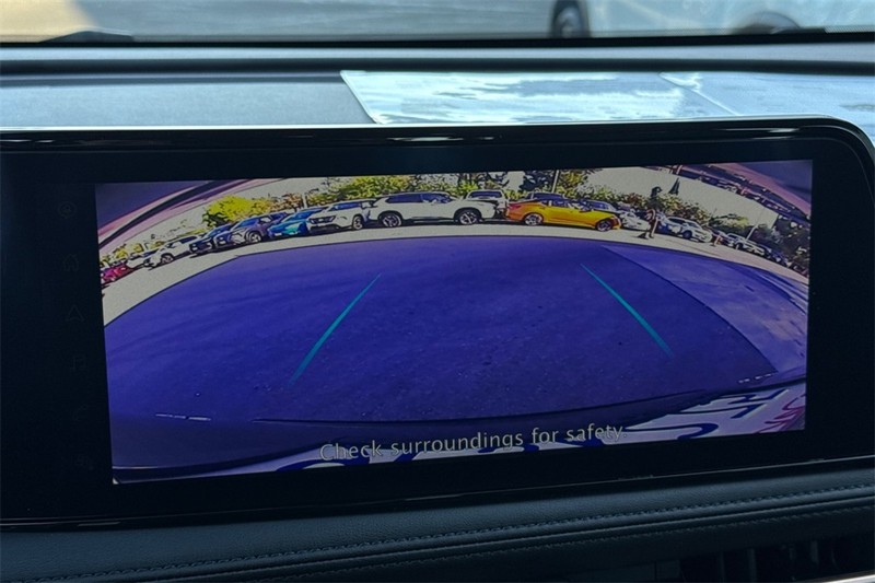 Nissan ARIYA Vehicle Full-screen Gallery Image 18