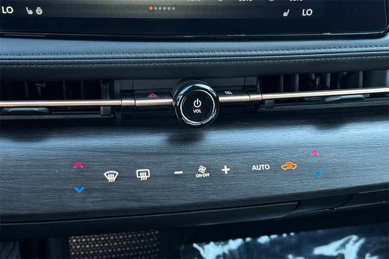 Nissan ARIYA Vehicle Full-screen Gallery Image 19