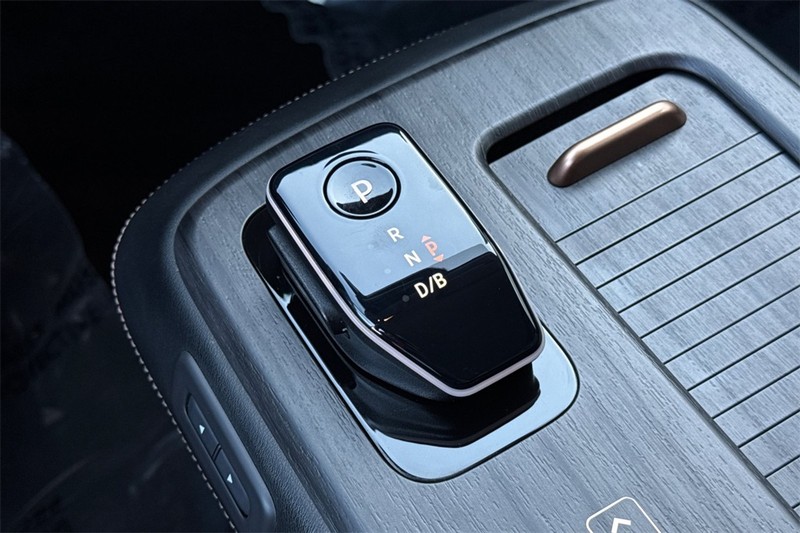 Nissan ARIYA Vehicle Full-screen Gallery Image 20