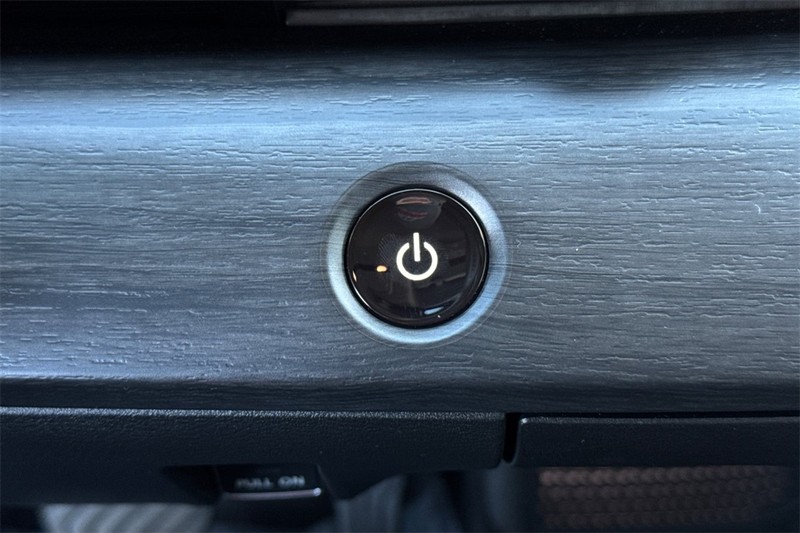 Nissan ARIYA Vehicle Full-screen Gallery Image 21