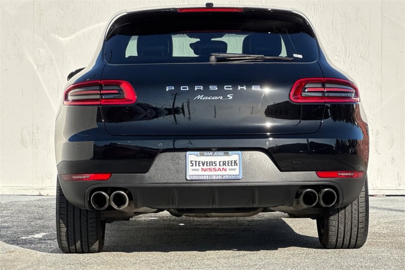 Porsche Macan Vehicle Full-screen Gallery Image 05